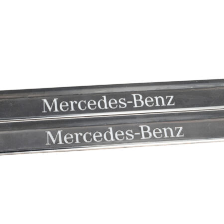 Slenksčių apdailos rinkinys priekinis 2 Komplektas