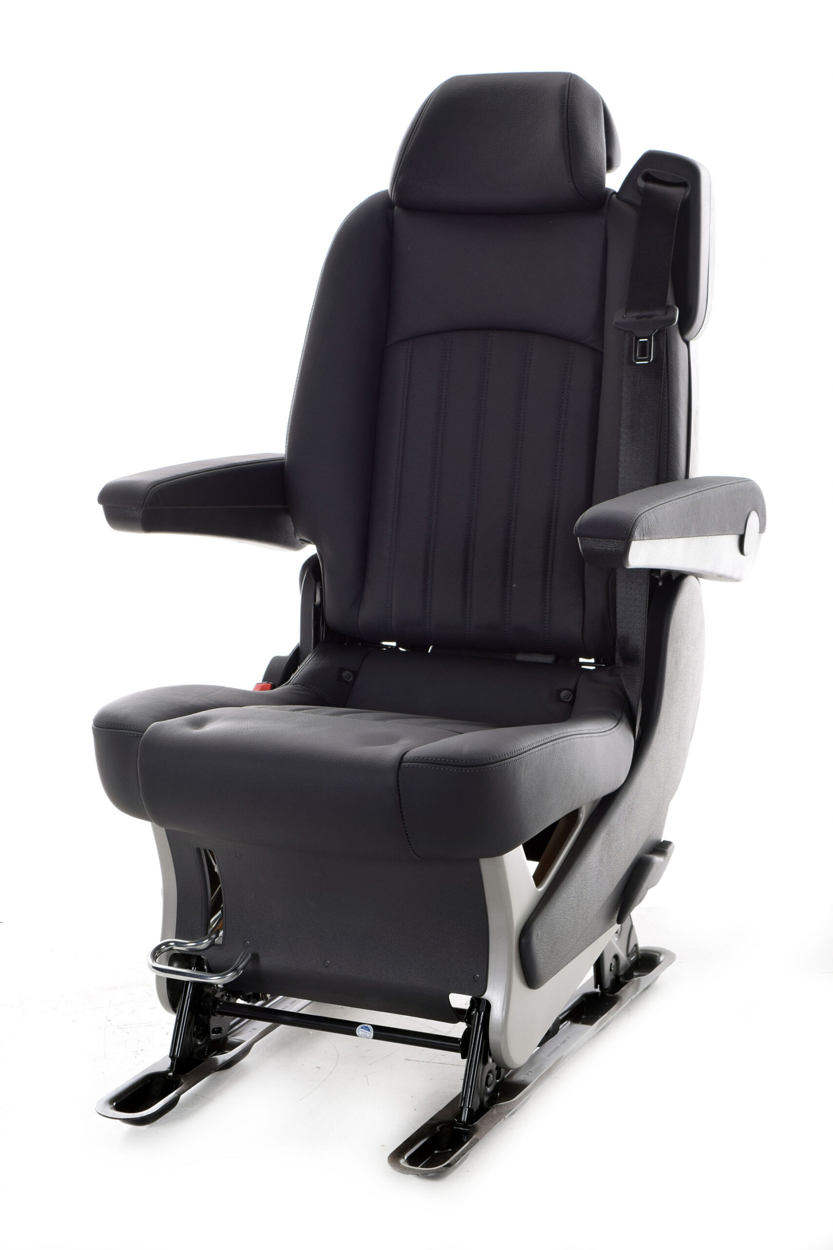 Viena sėdynė gale visose eilėse atnaujinta